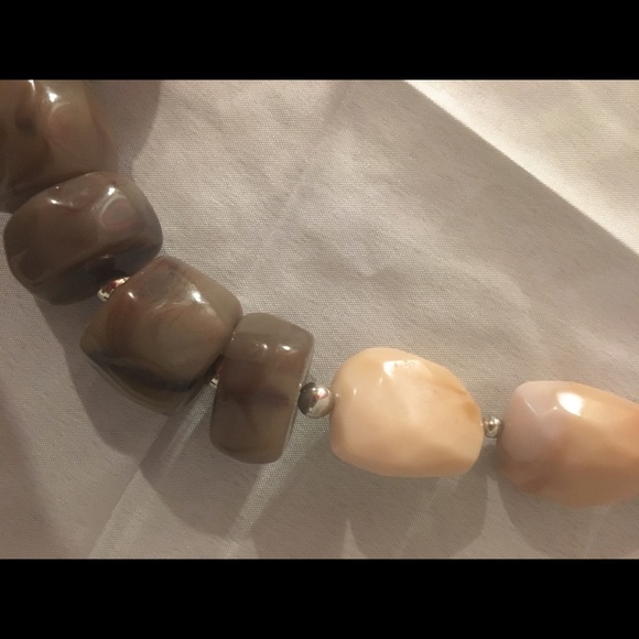 🍍Beige, Brown, Tan Chunky Necklace Silver Balls - Picture 3 of 3